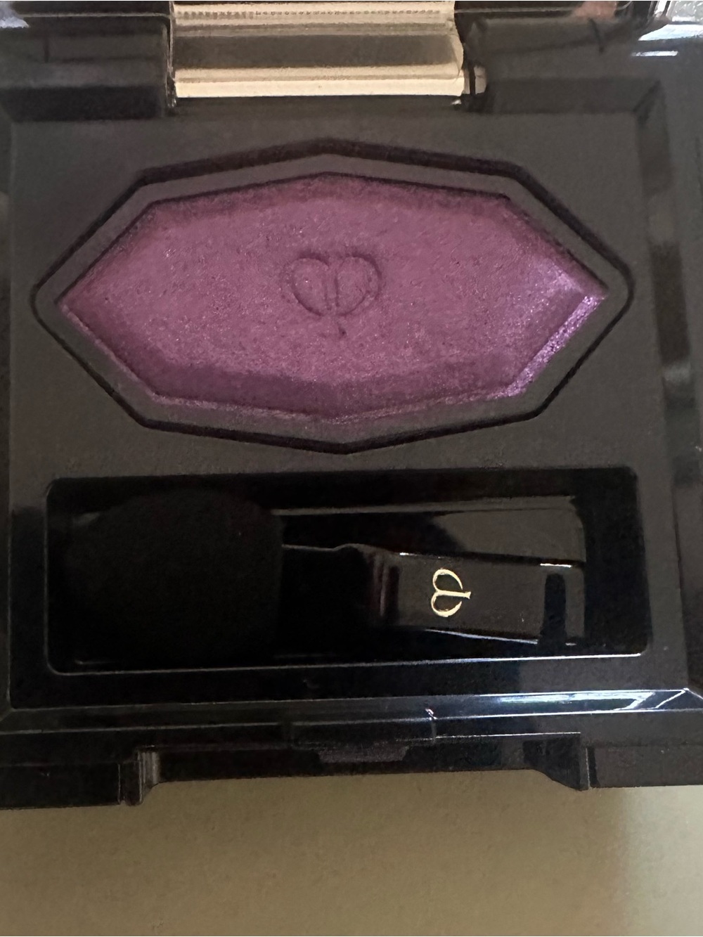 Clé de Peau Beauté Solo Powder Eye Color